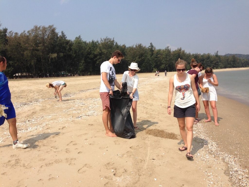 Thailand Discovery Collecting Garbage on the beach 5