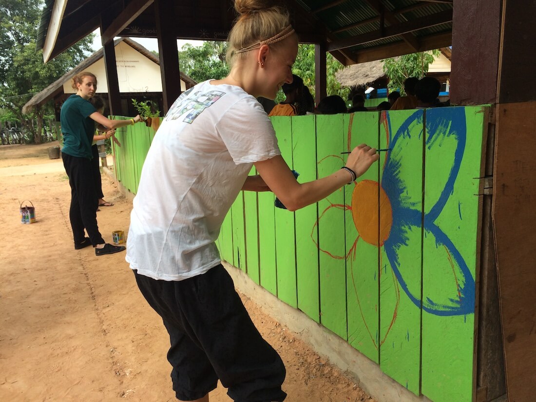 cambodia-construction-Painting wall of classroom vietnam volunteer