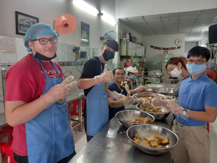 vietnam-soupkitchen-Preparing1 vietnam soupkitchen Preparing1